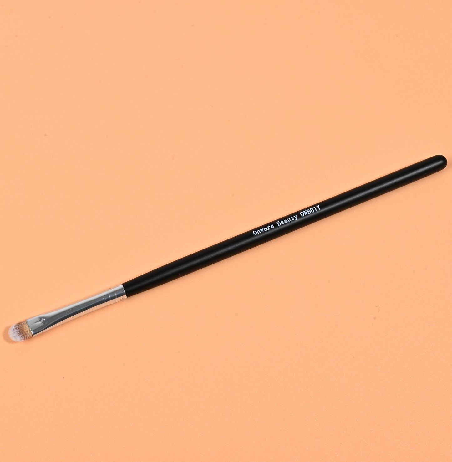 Small Chisel Fluff Eyeshadow Brush